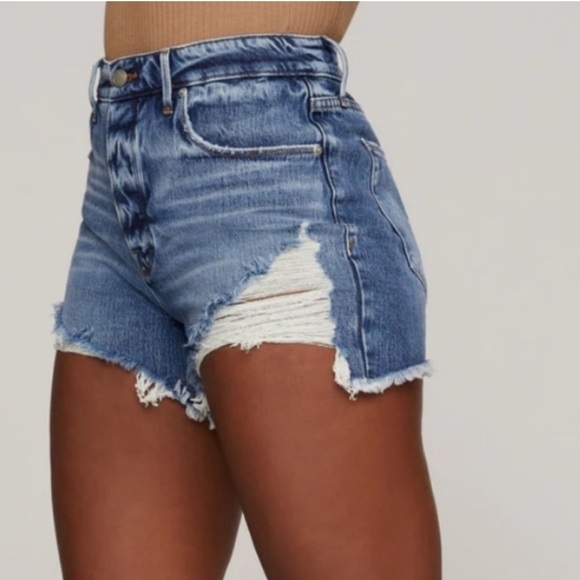 Good American Bombshell Jean Shorts - Picture 4 of 11